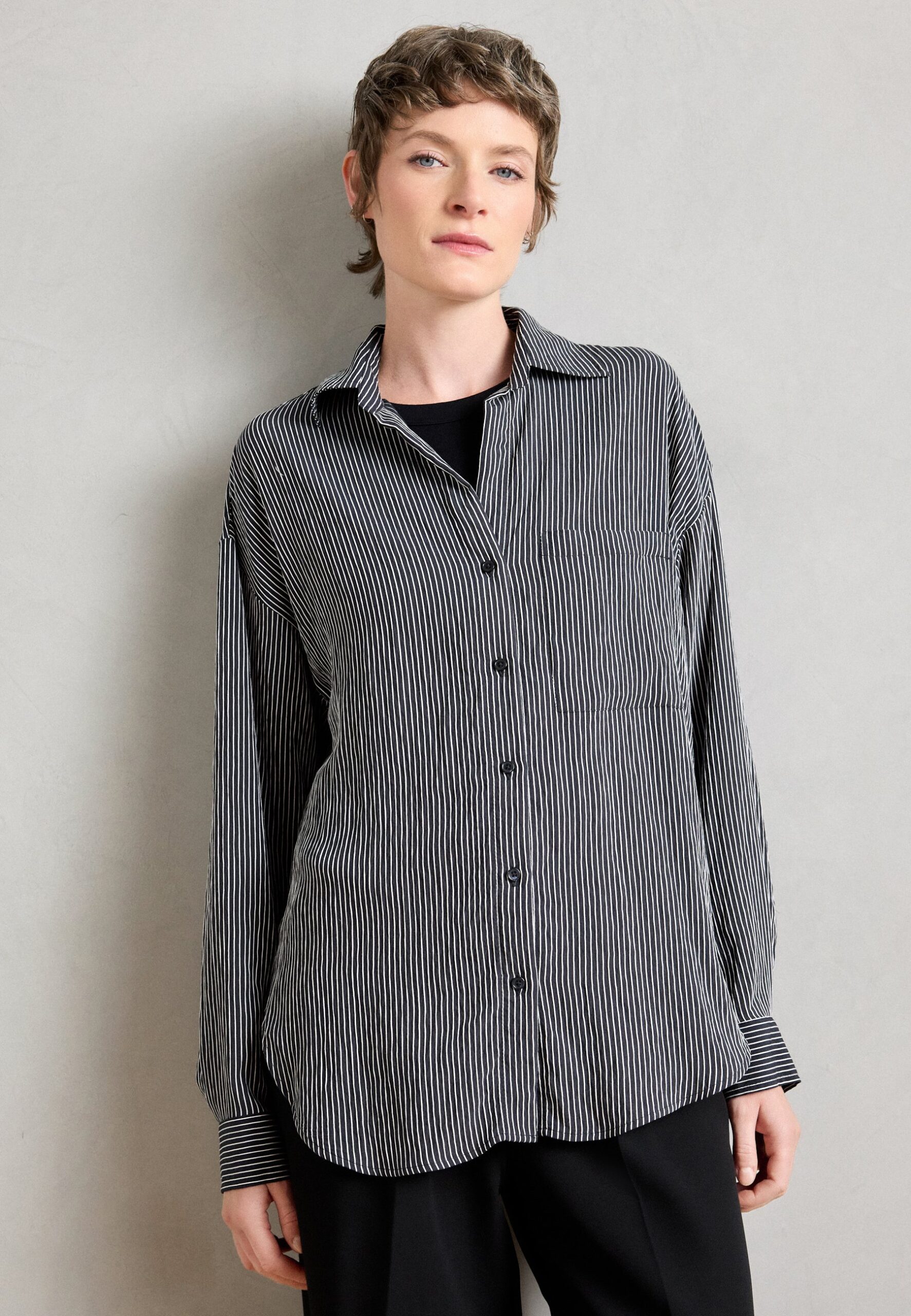 f773c428e40749e8803883f979ec1792 CASUAL FIT LONG SLEEVE STRIPES - Button-down blouse - navy/offwhite - Зображення 1